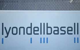 LyondellBasell plans to sell Houston oil refinery